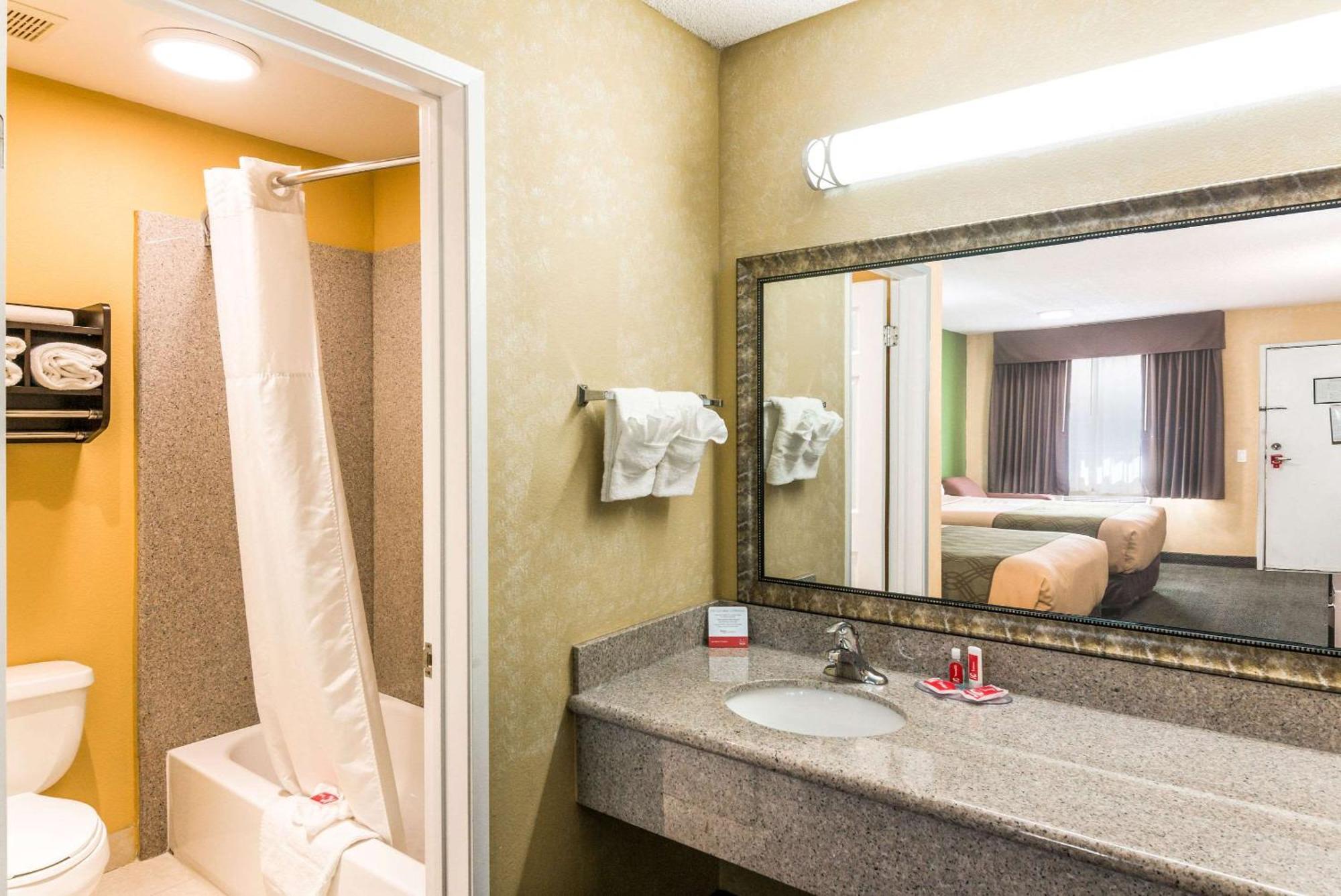 Econo Lodge Hesperia - Victorville I-15 Bagian luar foto