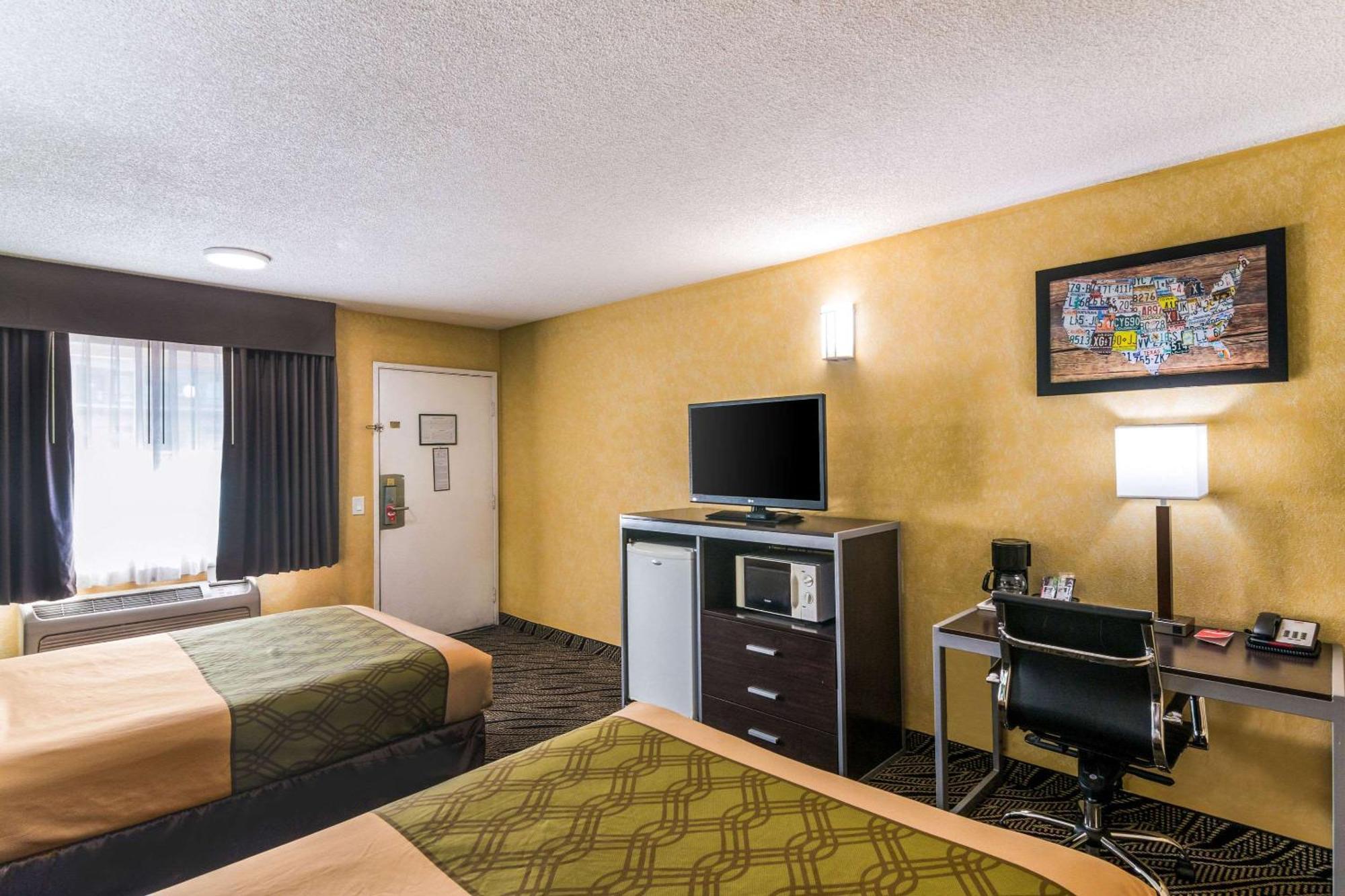 Econo Lodge Hesperia - Victorville I-15 Bagian luar foto